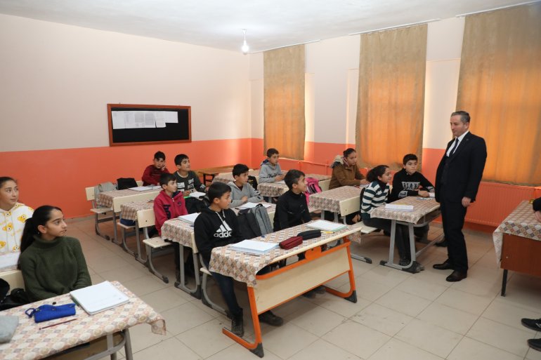 Ağrı Milli Eğitim Müdürü Kökrek, Tutak ve Patnos ilçelerini ziyaret etti3