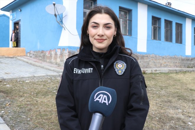 kuvvet malzemeleri polisinden Ağrılı çevik kırtasiye çocuklarının köy 11