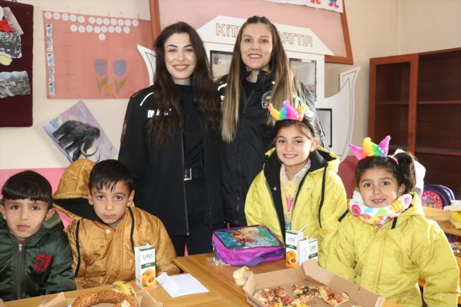 malzemeleri kırtasiye çocuklarının kuvvet polisinden çevik köy Ağrılı 14