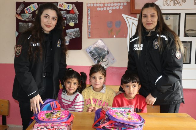 kırtasiye çocuklarının kuvvet polisinden köy çevik Ağrılı malzemeleri 3