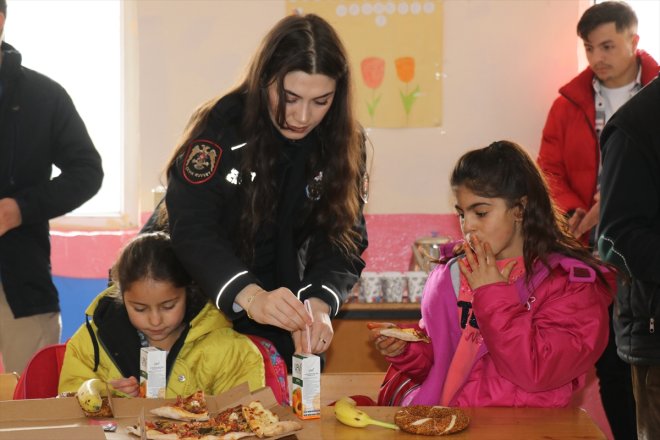 kuvvet köy malzemeleri çevik Ağrılı çocuklarının kırtasiye polisinden 6