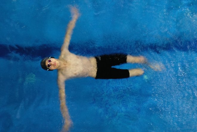 Ağrılı özel sporcu Furkan, milli forma hayaliyle kulaç atıyor