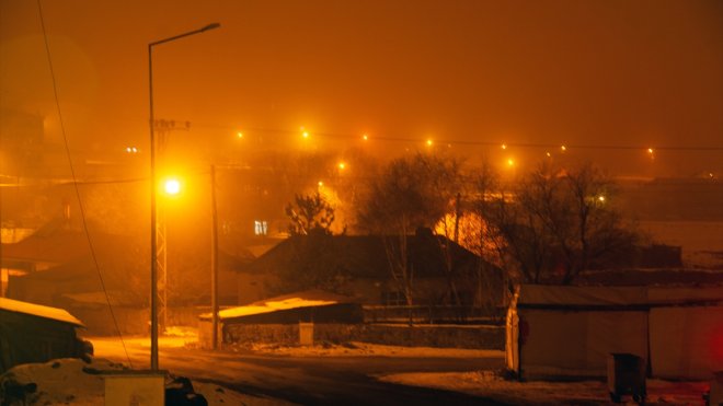 Ardahan ve Kars'ta sis etkili oldu