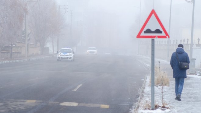 ARDAHAN - Sis ulaşımda aksamalara yol açıyor1