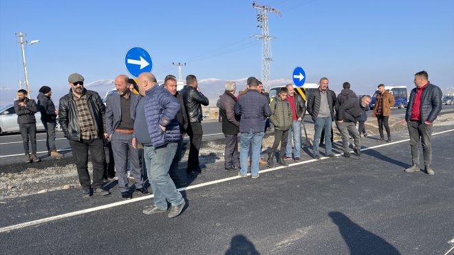 ARDAHAN - Vatandaşlardan kavşak ve üst geçit tepkisi1