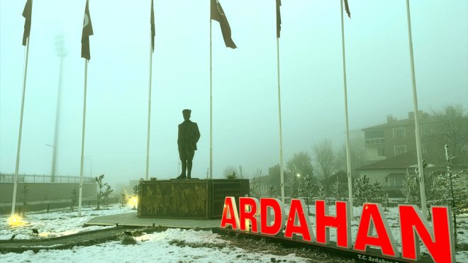 Ardahan'da yoğun sis etkili oldu