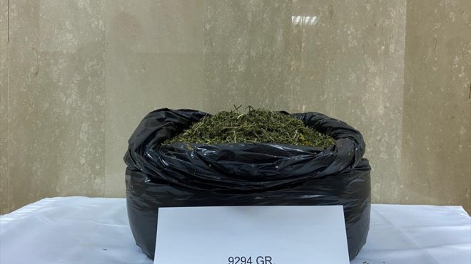 Bingöl'de menfeze gizlenen 9 kilo 294 gram uyuşturucu ele geçirildi