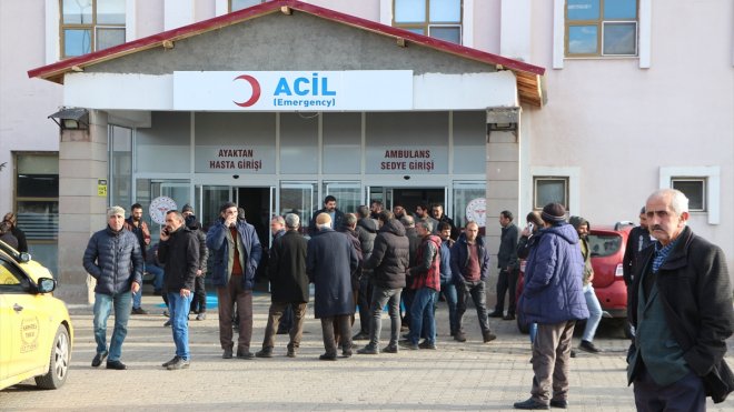 BİNGÖL - Okul servisinin çarptığı iki kardeşten biri hayatını kaybetti1