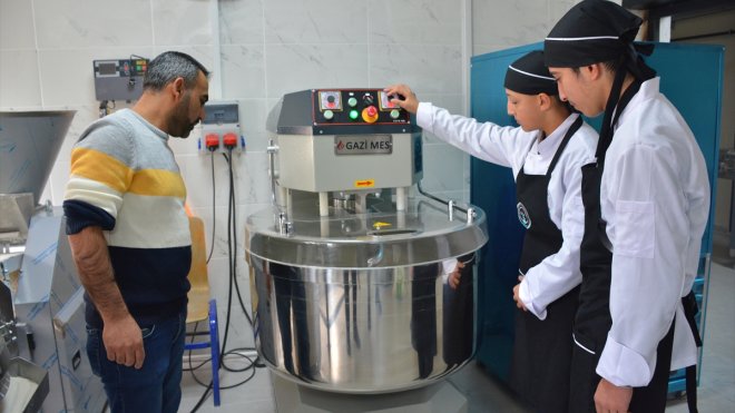 Tatvan'da ana okulların ekmeğini meslek liseliler üretiyor