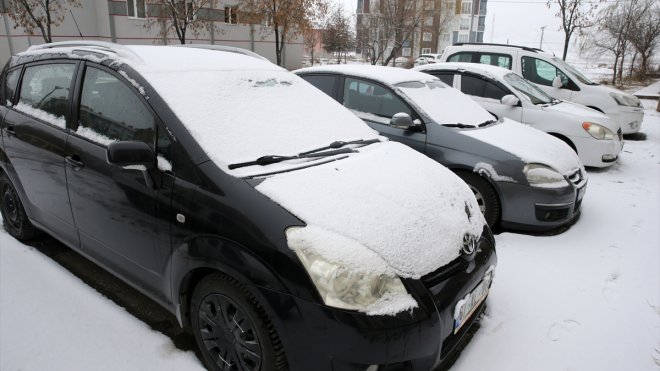 BİTLİS - Tatvan ilçesinde kar etkili oldu1