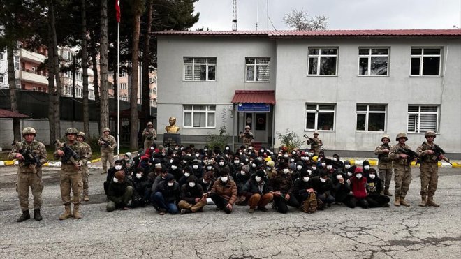 Bitlis'te 130 düzensiz göçmen yakalandı