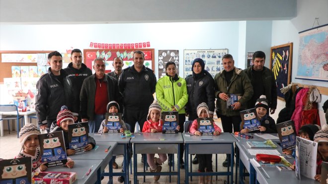 Darende'de en çok kitap okuyan öğrencilere ödül