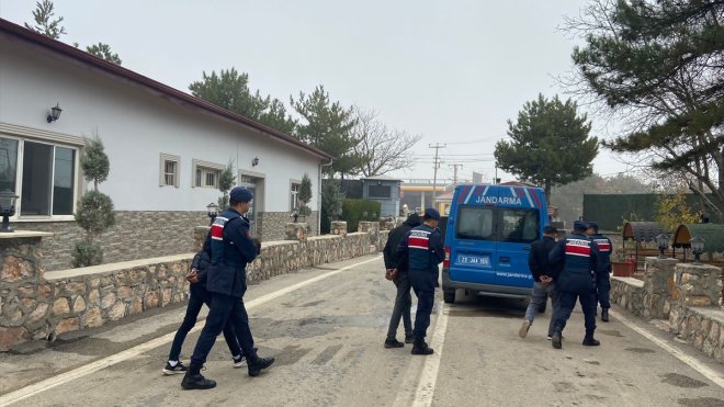 Elazığ'da hırsızlık iddiasıyla 3 şüpheli tutuklandı