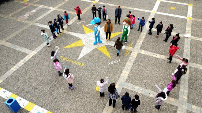 "İklim" ve "Yağmur", öğrencilere geri dönüşüm ve çevreci bilinci aşılıyor