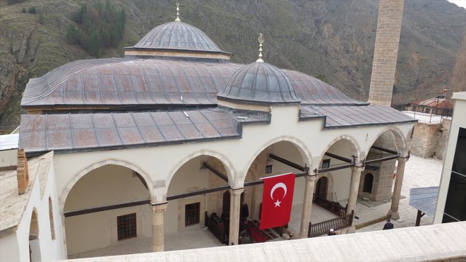 Elazığ'da restorasyonu tamamlanan 228 yıllık cami ibadete açıldı