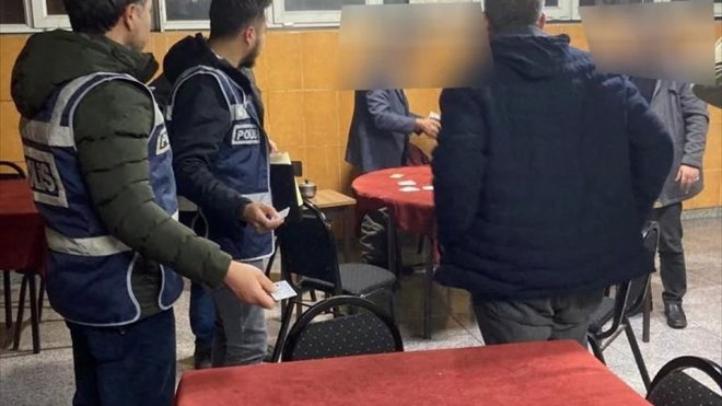 Erzincan'da 12 dilenciye para cezası kesildi