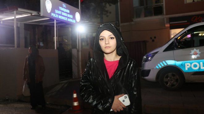 Erzincan'da çocuğu korumak isterken sahipsiz köpeğin saldırısına uğrayan kadın yaralandı