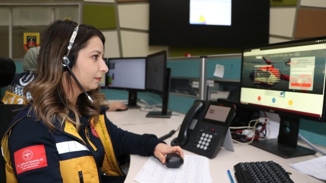 Erzurum'da 112 komuta ve istasyonunda görevli çift, hastaların imdadına yetişiyor