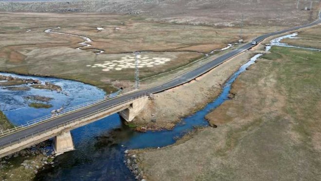 Erzurum Büyükşehir Belediyesi yolları yüksek teknolojiyle konforlu hale getiriyor