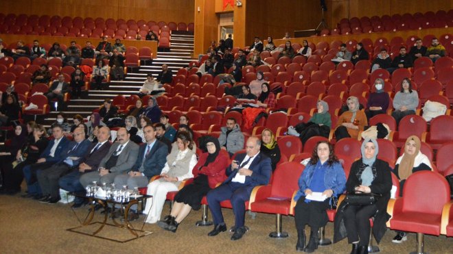 Erzurum'da 'İklim Değişikliği ve Kadın' konulu panel düzenlendi