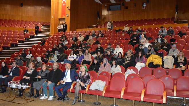 Erzurum'da "Kariyer Planlamasında Yabancı Dilin Önemi" semineri yapıldı