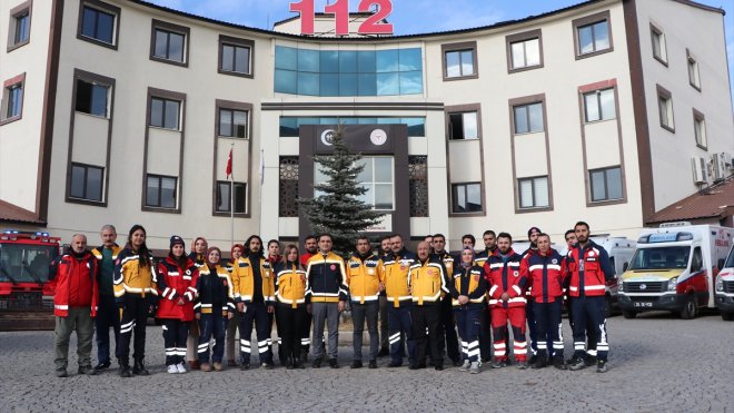 Doğu'daki 112 Acil Sağlık ekipleri hastalara kış şartlarında hızla ulaşmak için hazır