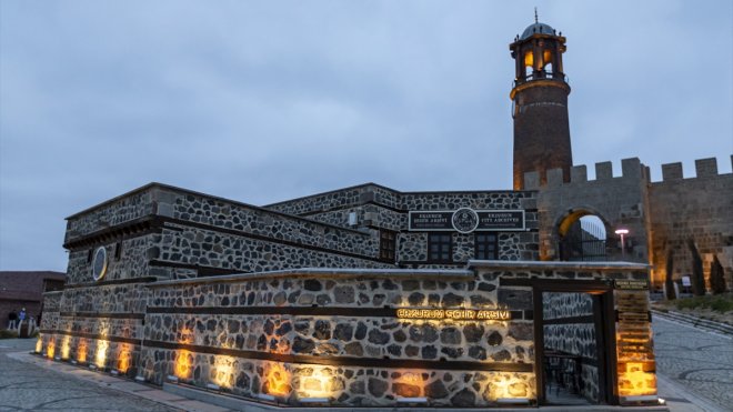 Erzurum Şehir Arşivi ziyaretçilerini sanalda tarih yolculuğuna çıkarıyor