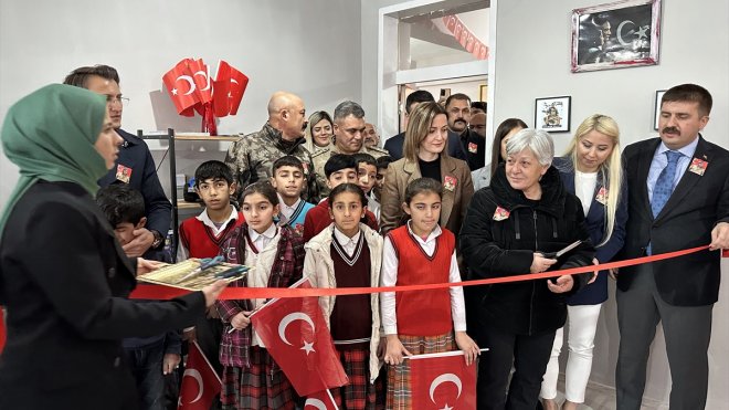Gönüllüler tarafından Şehit Teğmen Güngör Dolunay adına Iğdır'da kütüphane kuruldu