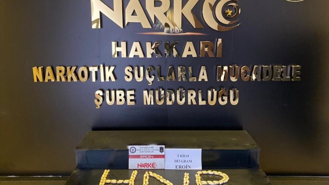 Hakkari'de yuttukları uyuşturucuyla yakalanan 2 şüpheli tutuklandı