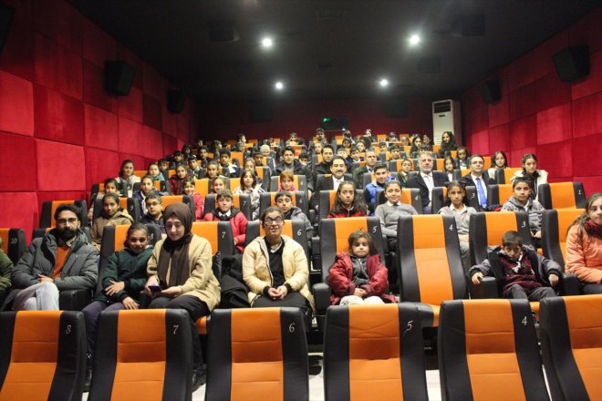 Hamurlu çocuklar sinemaya götürüldü