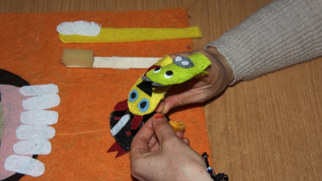 Atıl malzemeler köy çocuklarına eğitim seti ve oyuncak oluyor