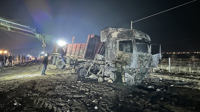 Iğdır'da kamyon ile kamyonet çarpıştı, 1 kişi öldü, 2 kişi yaralandı