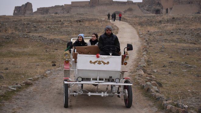 Ani Ören Yeri'ni elektrikli faytonla bir yılda yaklaşık 15 bin kişi gezdi