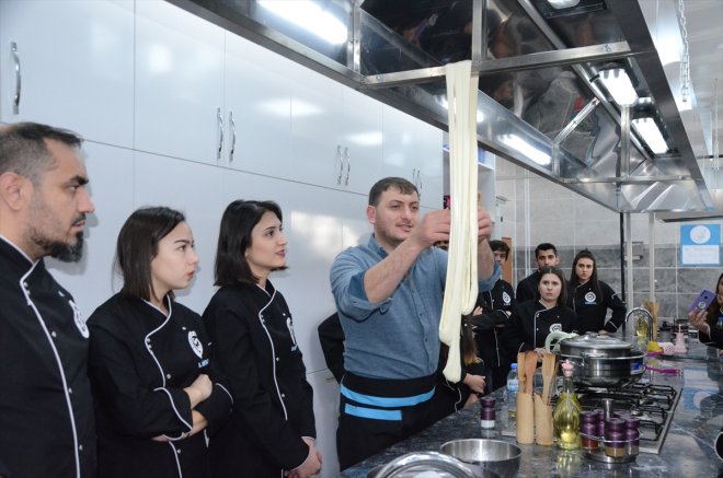 Geleceğin - öğreniyor peyniri Kars şefleri ustasından yapımını KARS 3