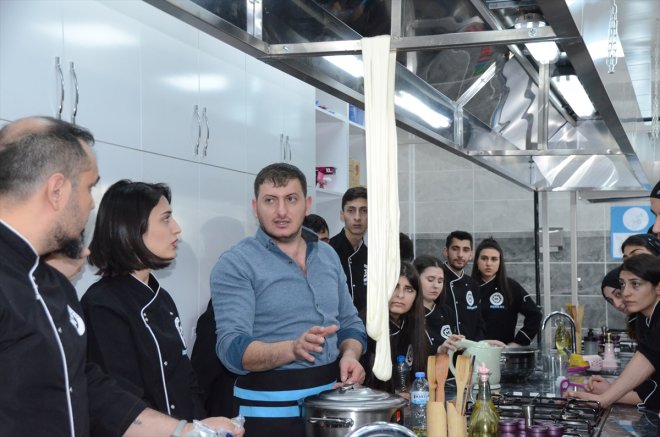 Geleceğin peyniri ustasından - KARS yapımını şefleri öğreniyor Kars 7