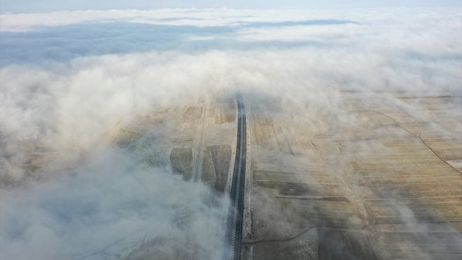 Kars Ovası'nda oluşan sis bulutu havadan görüntülendi