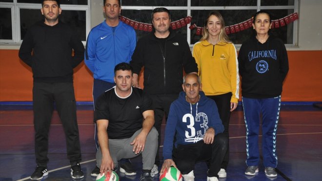 Kaymakam Ocak, kurumlar arası voleybol turnuvasında forma giydi