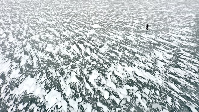 Kısmen donan Çıldır Gölü sezonun ilk ziyaretçilerini ağırladı 1