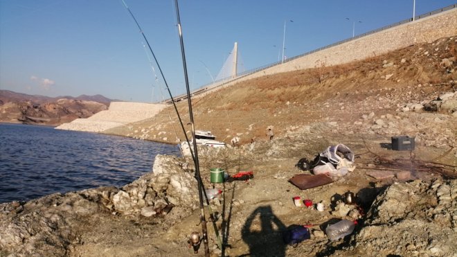 Malatya'da usulsüz balık avlayan 10 kişiye para cezası verildi