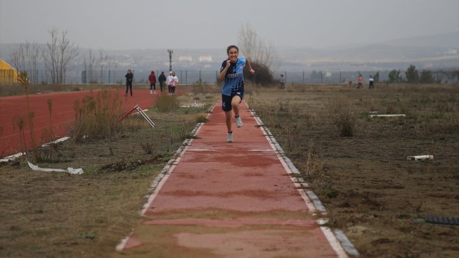 Türkiye şampiyonu özel sporcu Yağmur, yeni madalyalar için ter döküyor