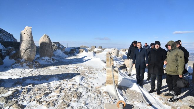 Malatya Valisi Şahin Nemrut Dağı Milli Parkı'nda incelemelerde bulundu