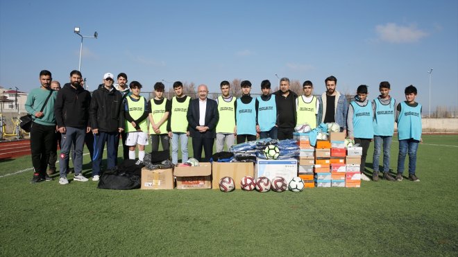 Bulanık Bilicanspor'a malzeme desteği