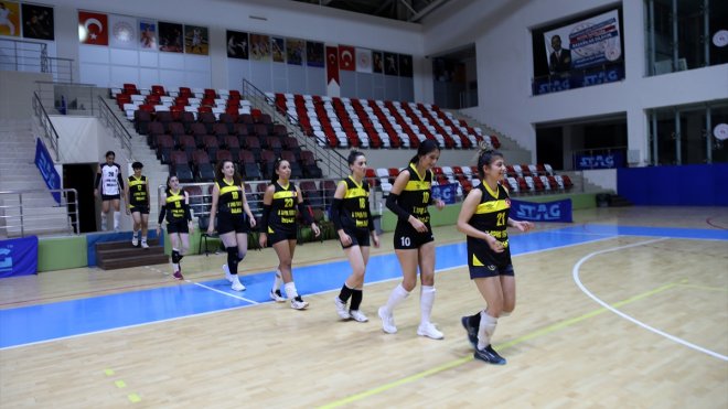 Muş'un kadın voleybol takımı 1. Lig hedefiyle yoluna devam ediyor