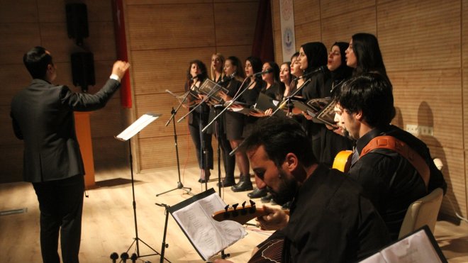Malazgirt'te "Şarkılar Bizi Söyler, Biz de Şarkı Söyleriz" projesi kapsamında konser verildi