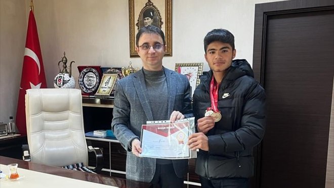 Özalp Kaymakamı Nasır, başarılı sporcuyu kabul etti