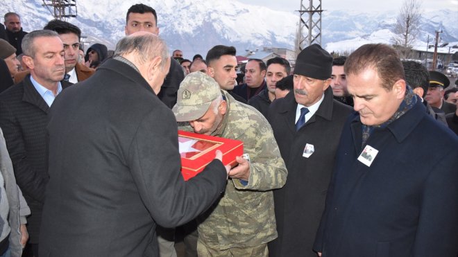 Şehit Topçu Uzman Çavuş Nedim Korkmaz, Hakkari'de son yolculuğuna uğurlandı