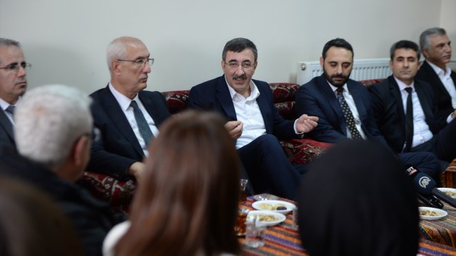 TBMM Plan ve Bütçe Komisyonu Başkanı Yılmaz, Bingöl'de öğrencilerle buluştu