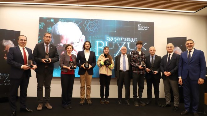 Teknopark İstanbul 'Oktay Sinanoğlu Teknoloji Ödülleri' sahiplerini buldu