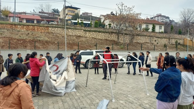 Türk Kızılay Keban'da öğrencilere eğitim verildi