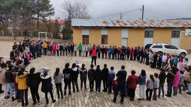 Türk Kızılay öğrencilere afete hazırlık eğitimi verdi